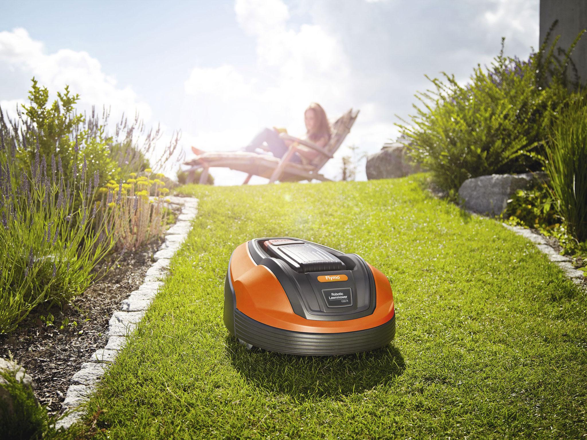robot-lawnmowers-lifestyle